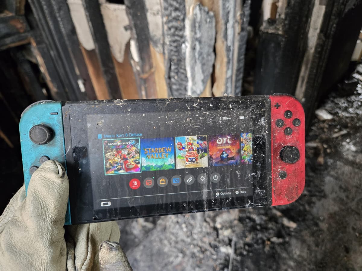 MILAGRE? Nintendo Switch sobrevive a incêndio que destruiu quase tudo